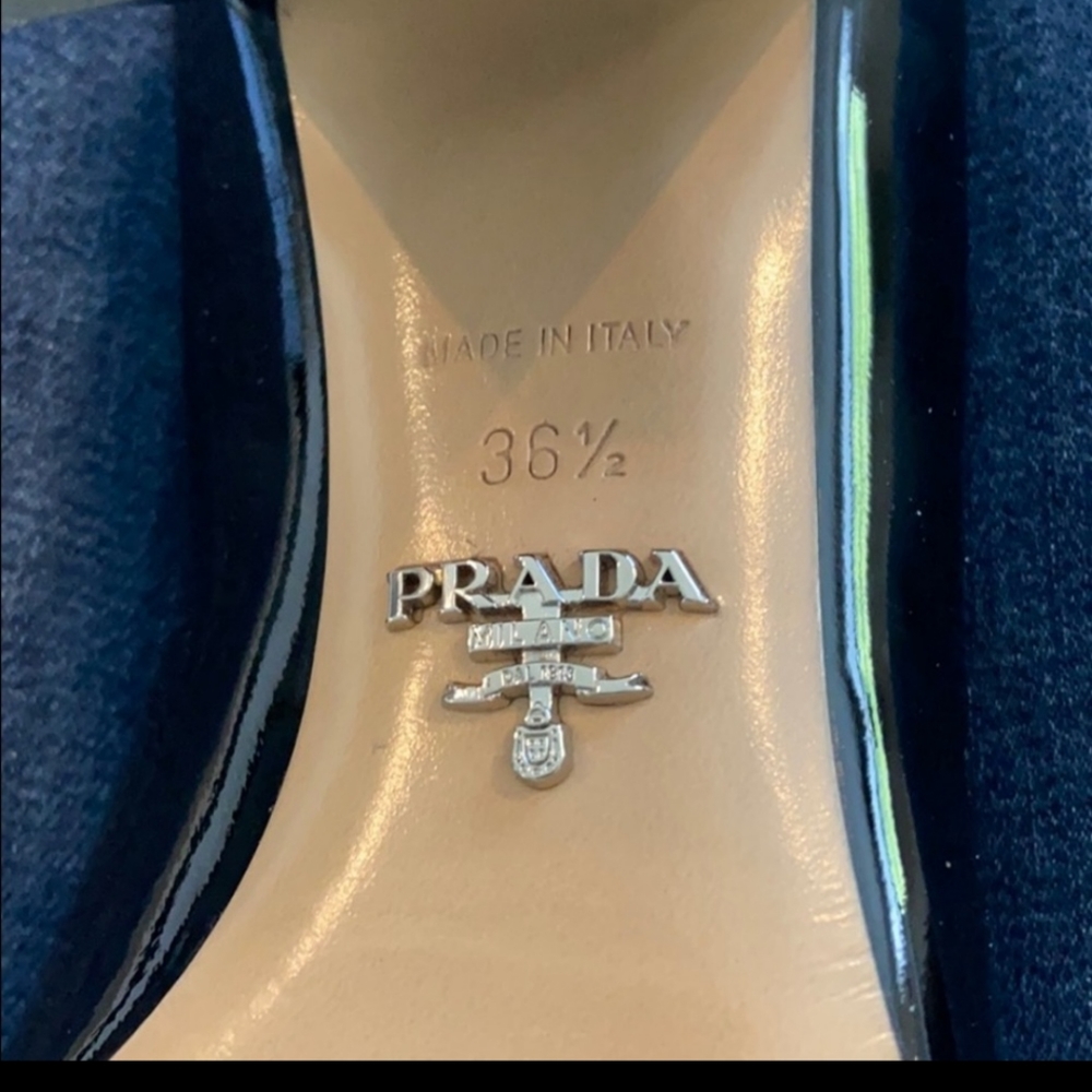 Prada buckled black pump - Picture 9 of 9